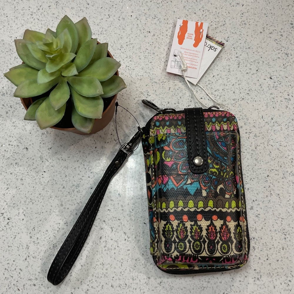 NWT: Sakroots Artist Circle Smartphone Wristlet